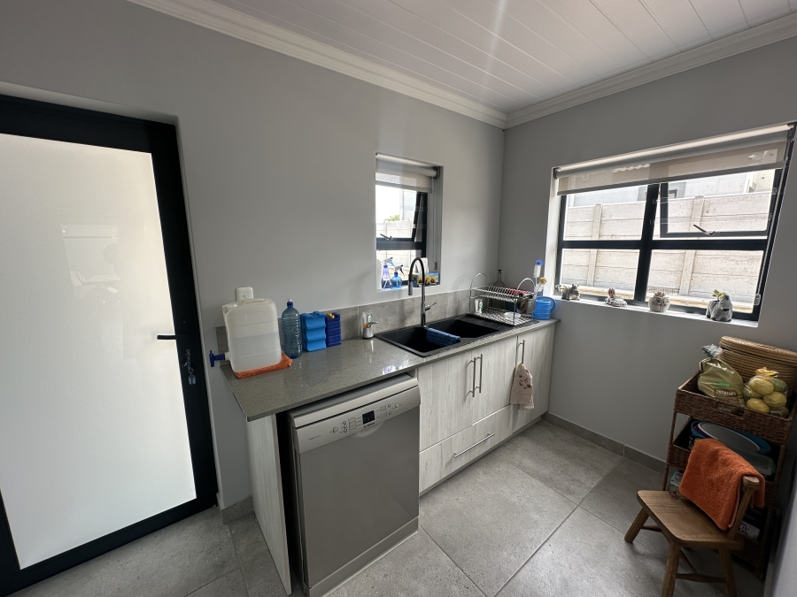 2 Bedroom Property for Sale in Reebok Western Cape